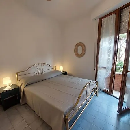 Casa Giuliana Tra Pineta E Mare Lägenhet